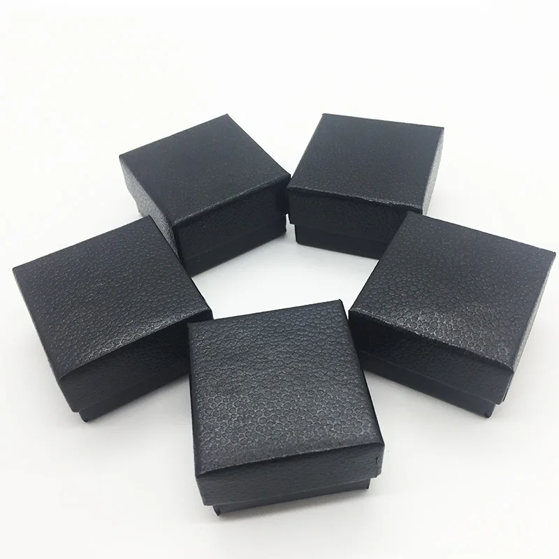 Новинка 2019, 10 шт., коробка 5x5x3 см, черная поверхность из искусственной кожи, крафт-бумажная коробка для сережек, колец, браслетов, ожерелий, шк...
Новинка 2019, 10 шт., коробка 5x5x3 см, черная поверхность из искусственной кожи, крафт-бумажная коробка для сережек, колец, браслетов, ожерелий, шк...