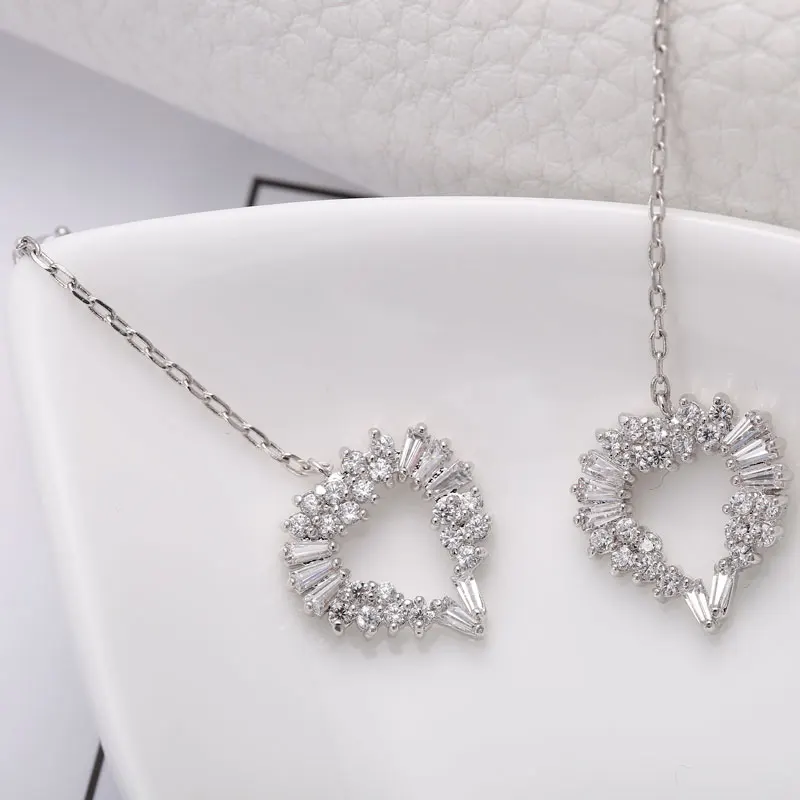 High Quality Austrian Crystal Vintage Long Drop Earrings for Women Rhinestone Silver Color Dangle Heart Earrings Retro Jewelry
High Quality Austrian Crystal Vintage Long Drop Earrings for Women Rhinestone Silver Color Dangle Heart Earrings Retro Jewelry
