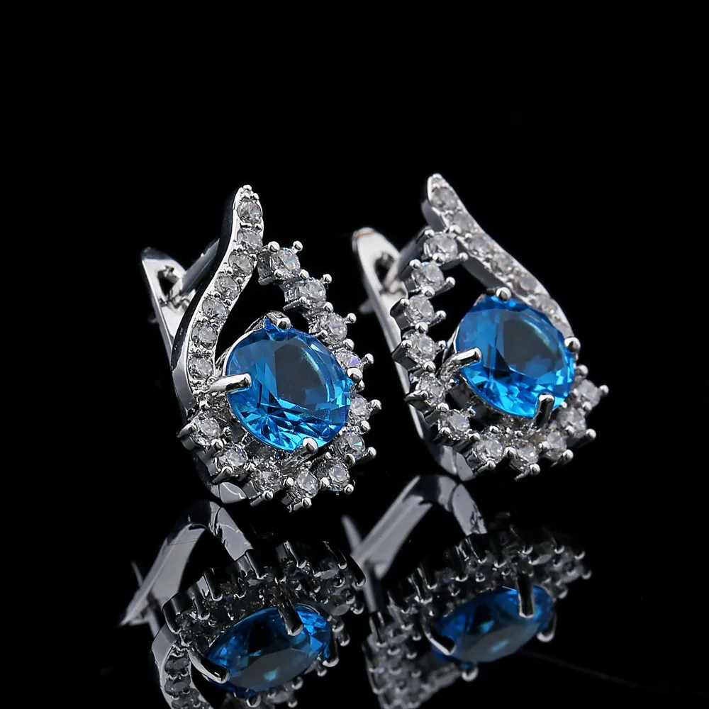 Shining Green Rhinestone Stud Earrings Full Crystals Copper Jewelry For Wedding Woman Accessories 2017 Princess Hooks Ear Bijoux
Shining Green Rhinestone Stud Earrings Full Crystals Copper Jewelry For Wedding Woman Accessories 2017 Princess Hooks Ear Bijoux