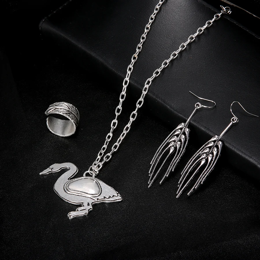 Jewdy Fashion Animal Dangle Jewelry Set Vintage Goose Pendant Necklace Tassels Earrings Open Rings for Women Girls Gifts
Jewdy Fashion Animal Dangle Jewelry Set Vintage Goose Pendant Necklace Tassels Earrings Open Rings for Women Girls Gifts