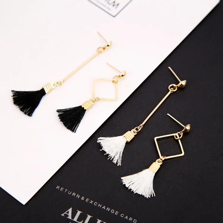 Black Red White Strings Tassel Pendant Hollow Square Stick Asymmetrical Golden Drop Earrings Dangle Earrings
Black Red White Strings Tassel Pendant Hollow Square Stick Asymmetrical Golden Drop Earrings Dangle Earrings