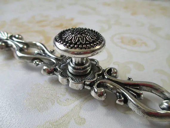5" 128 mm Shabby Chic Dresser Drawer Pulls Handles Antique Silver Black Sunflower / French Kitchen Cabinet Handle Pull Knobs
5" 128 mm Shabby Chic Dresser Drawer Pulls Handles Antique Silver Black Sunflower / French Kitchen Cabinet Handle Pull Knobs