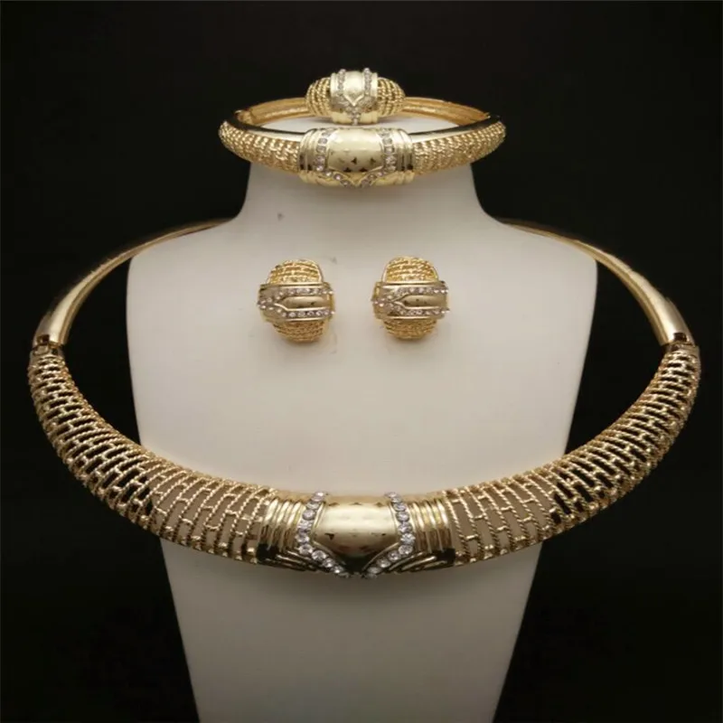 MUKUN 2017 Design Top quality Women Wedding african costume Accessories Crystal gold colour Hollow Out Big Choker Jewelry Set
MUKUN 2017 Design Top quality Women Wedding african costume Accessories Crystal gold colour Hollow Out Big Choker Jewelry Set