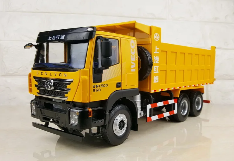 Фото Коллекционная модель из сплава подарок масштаб 1:24 тяжелый грузовик Hongyan GENLYON C500