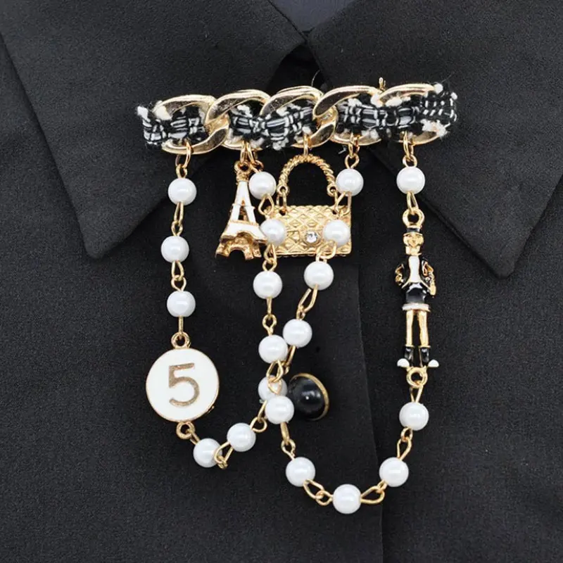 Korean Design Style Crystal Five Chain Brooch For Women Pearl Flower Brooches Bag Hanging Costume Decoration
Korean Design Style Crystal Five Chain Brooch For Women Pearl Flower Brooches Bag Hanging Costume Decoration