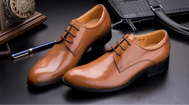 

Genuine Leather Derby Oxfords Shoes Wedding Party Prom For Men 2018 Spring Pointed Toe Carved Shoes Man Borgues Oxfords Shoes