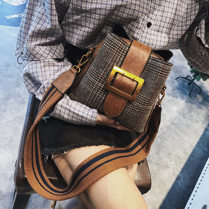 ETAILL Winter Small Plaid Bucket Bag Ladies Simple Handbag PU Leather Crossbody Messenger Bag Female Buckle Belt Shoulder Bag
ETAILL Winter Small Plaid Bucket Bag Ladies Simple Handbag PU Leather Crossbody Messenger Bag Female Buckle Belt Shoulder Bag