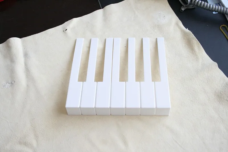 Piano piano tuning tool accessories the price of a pair of white black and white skin
Piano piano tuning tool accessories the price of a pair of white black and white skin