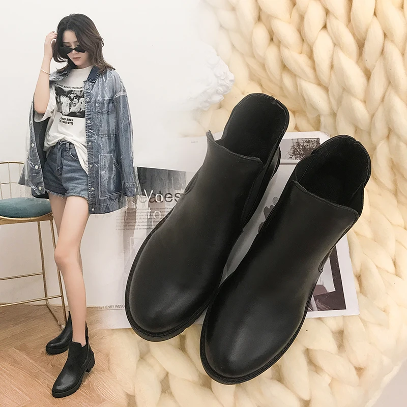 Martin boots new British style bare boots student Chelsea boots Korean version of the wild women's boots.
Martin boots new British style bare boots student Chelsea boots Korean version of the wild women's boots.