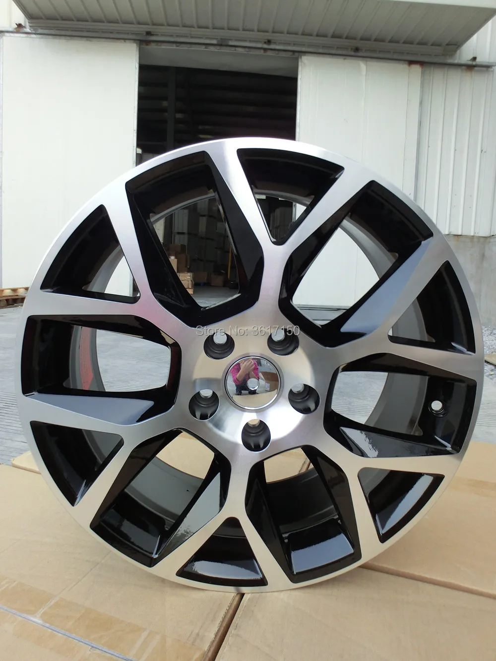 

17x7.5J Wheel Rims Of The PCD 5x112 Center Broe 57.1 ET45 With The Hub Caps