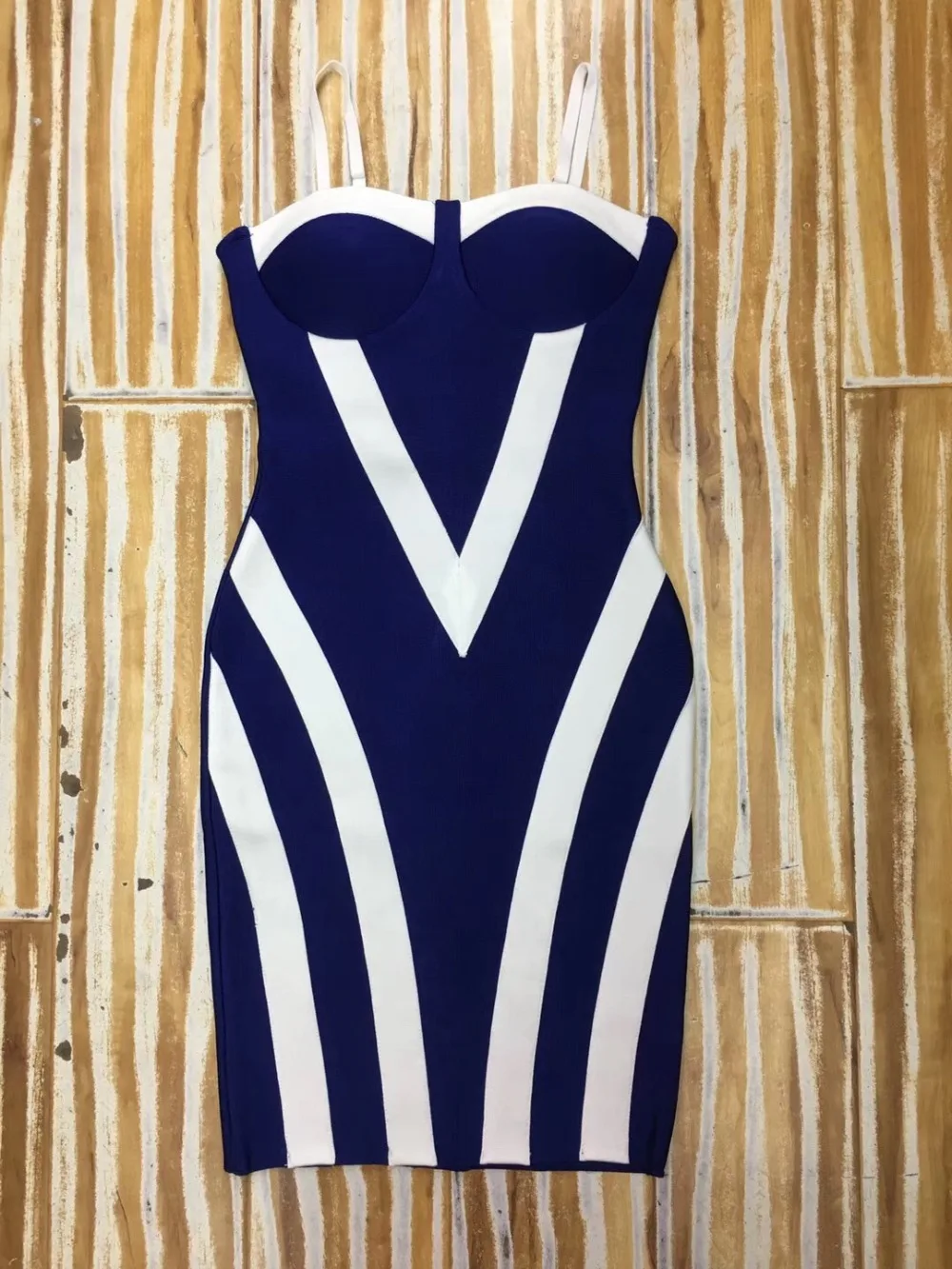 2019 New Women blue strapless off shoulder Dress Bodycon Cut Out Sexy Celebrity evening Party bandage dress dropshipping
2019 New Women blue strapless off shoulder Dress Bodycon Cut Out Sexy Celebrity evening Party bandage dress dropshipping