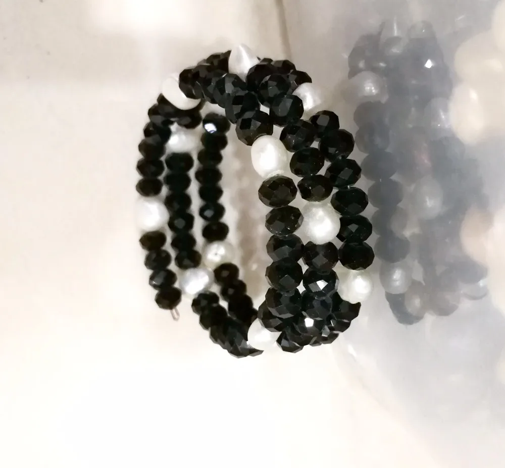 Woman Bracelet 8-9mm white pearl Bright shining black Crystal stone 3 rows bracelet adjustable size Natural Freshwater Pearl
Woman Bracelet 8-9mm white pearl Bright shining black Crystal stone 3 rows bracelet adjustable size Natural Freshwater Pearl