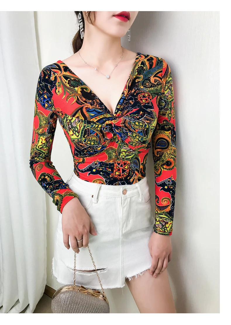 2020 Long Sleeve Cross V Neck Sexy Floral T-shirts Women Sexy Slim Body Floral T-shirts Lady Floral Print Bodycone T-shirts Tops
2020 Long Sleeve Cross V Neck Sexy Floral T-shirts Women Sexy Slim Body Floral T-shirts Lady Floral Print Bodycone T-shirts Tops