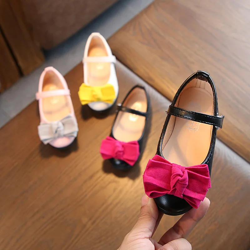 Bow Girls leather shoes student princess shoes children's baby soft bottom black peas shoes spring and autumn kids casual shoes
Bow Girls leather shoes student princess shoes children's baby soft bottom black peas shoes spring and autumn kids casual shoes
