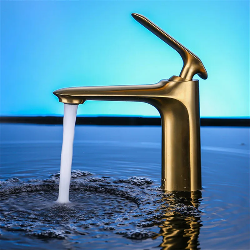 Basin Faucet Total Brass Bathroom Brushed Gold Basin Faucet Luxury Modern Sink Mixer Tap Single Handle Tap Fine quality Torneira
Basin Faucet Total Brass Bathroom Brushed Gold Basin Faucet Luxury Modern Sink Mixer Tap Single Handle Tap Fine quality Torneira