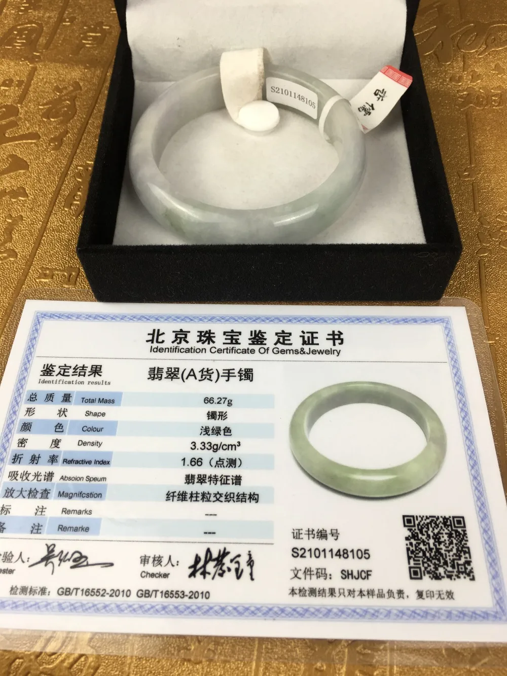 Send A certificate natural Jadeite bracelet Natural light green two-color 54-61mm female bracelet Jewelry gift
Send A certificate natural Jadeite bracelet Natural light green two-color 54-61mm female bracelet Jewelry gift