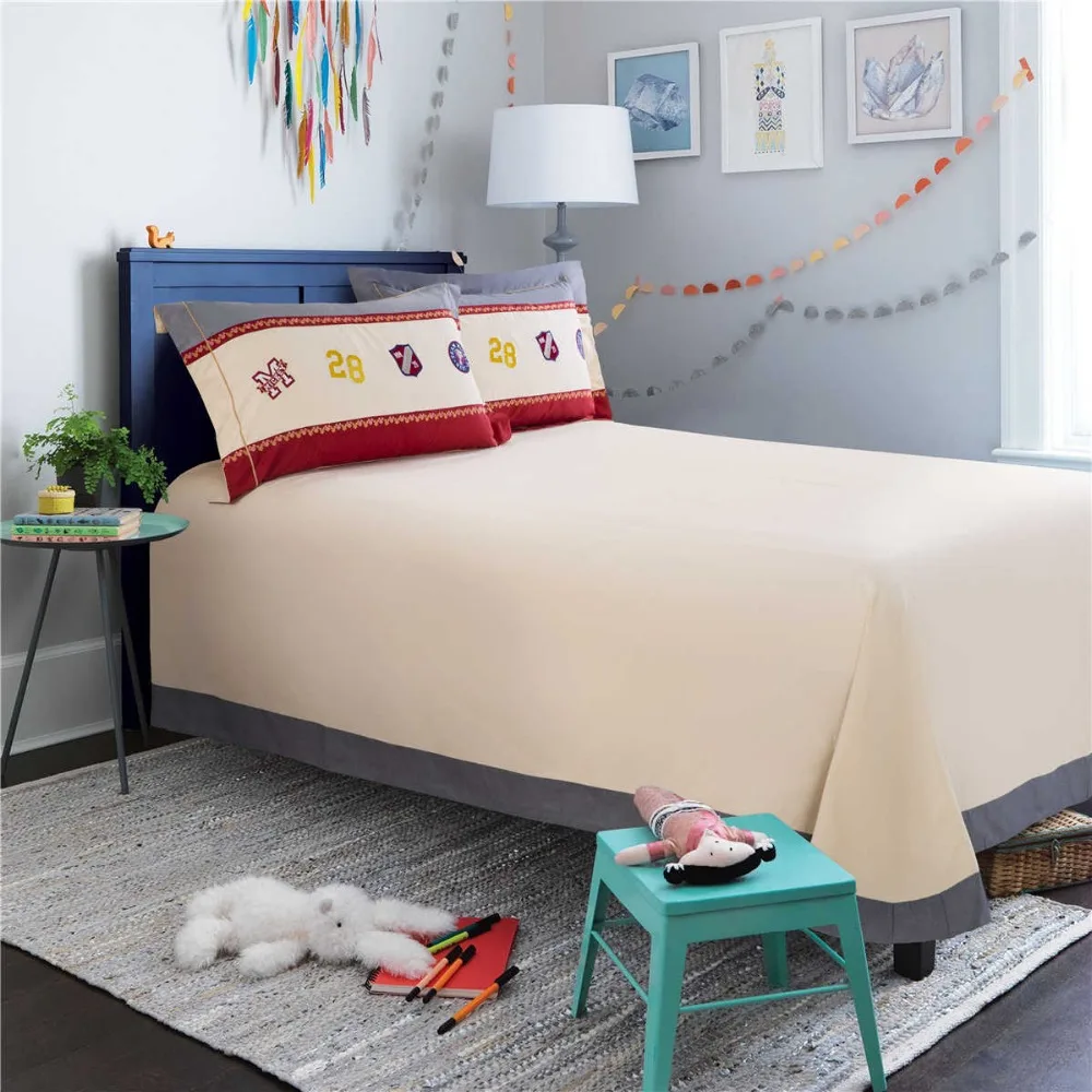 Mickey Mouse Bedding Set Children's Bed Duvet Covers Disney Cartoon Applique Embroidery Cotton Single Twin Queen Beige Red Color
Mickey Mouse Bedding Set Children's Bed Duvet Covers Disney Cartoon Applique Embroidery Cotton Single Twin Queen Beige Red Color