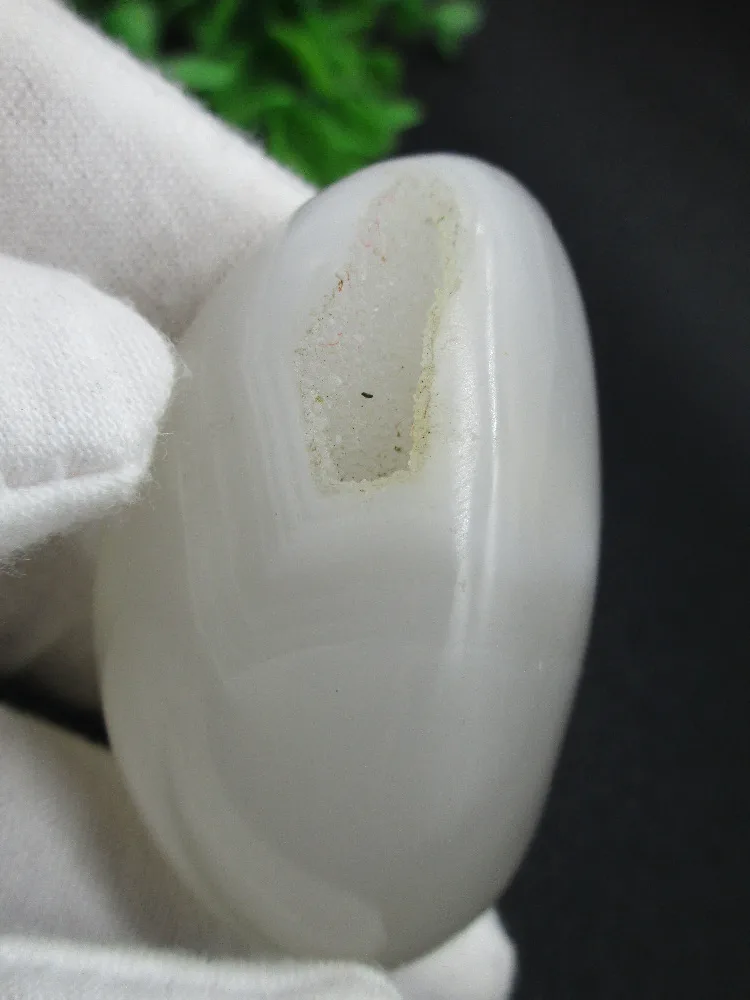 Natural Stone white agate Hole Chakra Healing Reiki Stone Carving Crafts from Madagascar
Natural Stone white agate Hole Chakra Healing Reiki Stone Carving Crafts from Madagascar