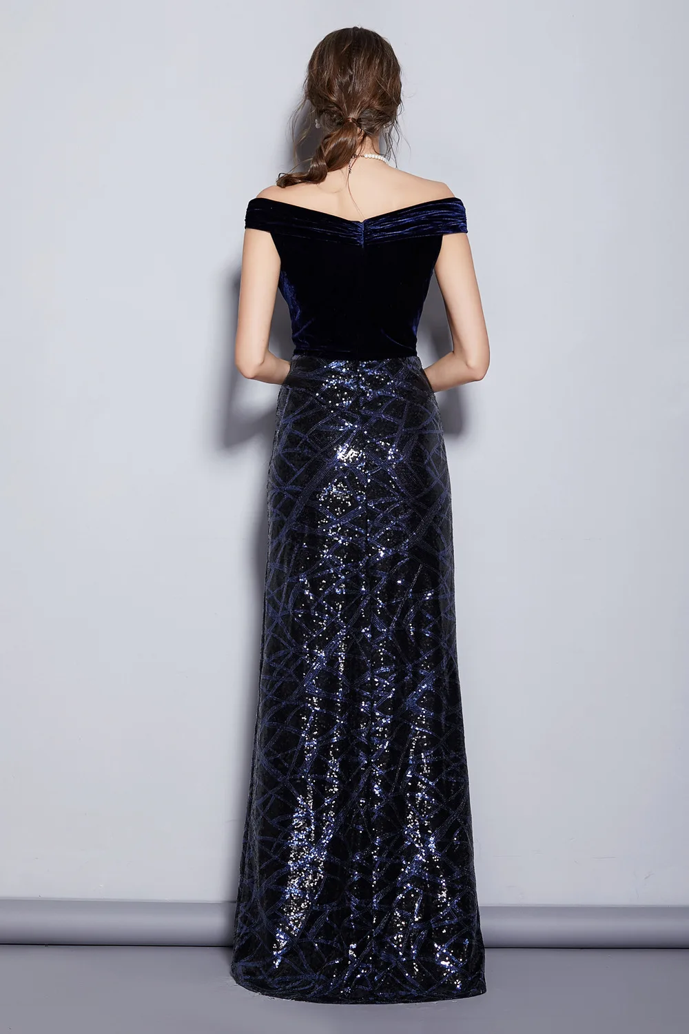 Women's Runway Designer Dresses Slash Neckline Cap Sleeves Velour Bodice Patchwork Sequined Elegant Long Party Dresses
Women's Runway Designer Dresses Slash Neckline Cap Sleeves Velour Bodice Patchwork Sequined Elegant Long Party Dresses