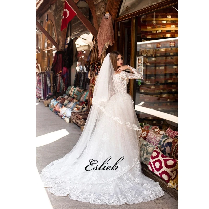 Stunning boat neck wedding dress princess style long sleeves appliques tulle skirt lace covered button back bridal gown HA042
Stunning boat neck wedding dress princess style long sleeves appliques tulle skirt lace covered button back bridal gown HA042