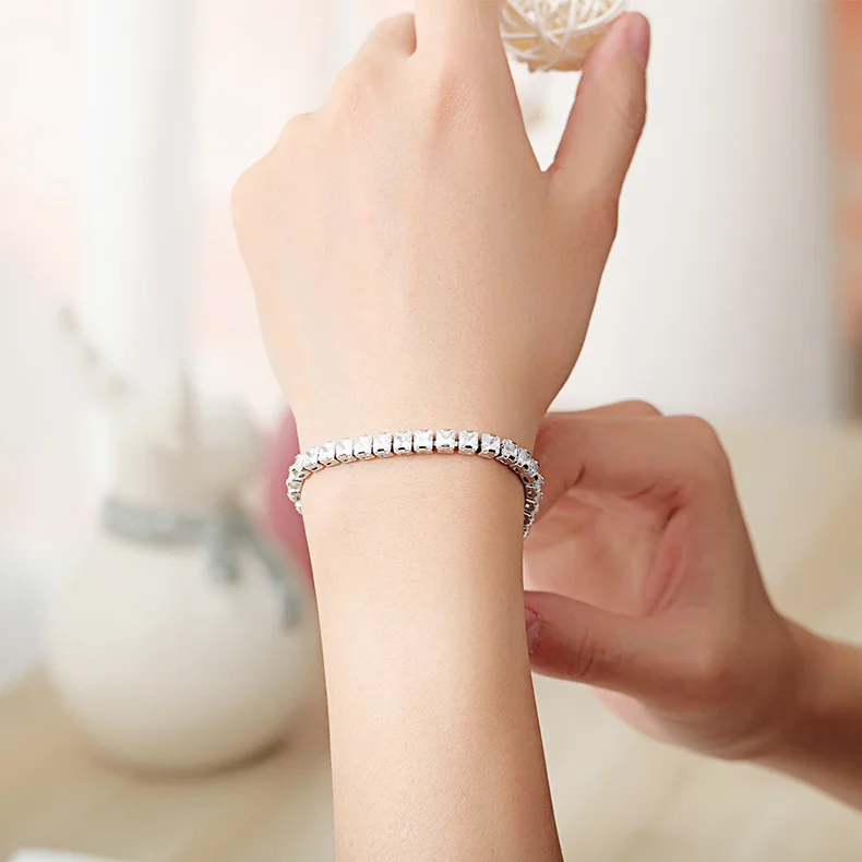 Fashion Full White Color Cubic Zircon Bracelets For Women Noble Temperament Cute Elegant Girl Bracelets Bangles Ladies Jewelry
Fashion Full White Color Cubic Zircon Bracelets For Women Noble Temperament Cute Elegant Girl Bracelets Bangles Ladies Jewelry