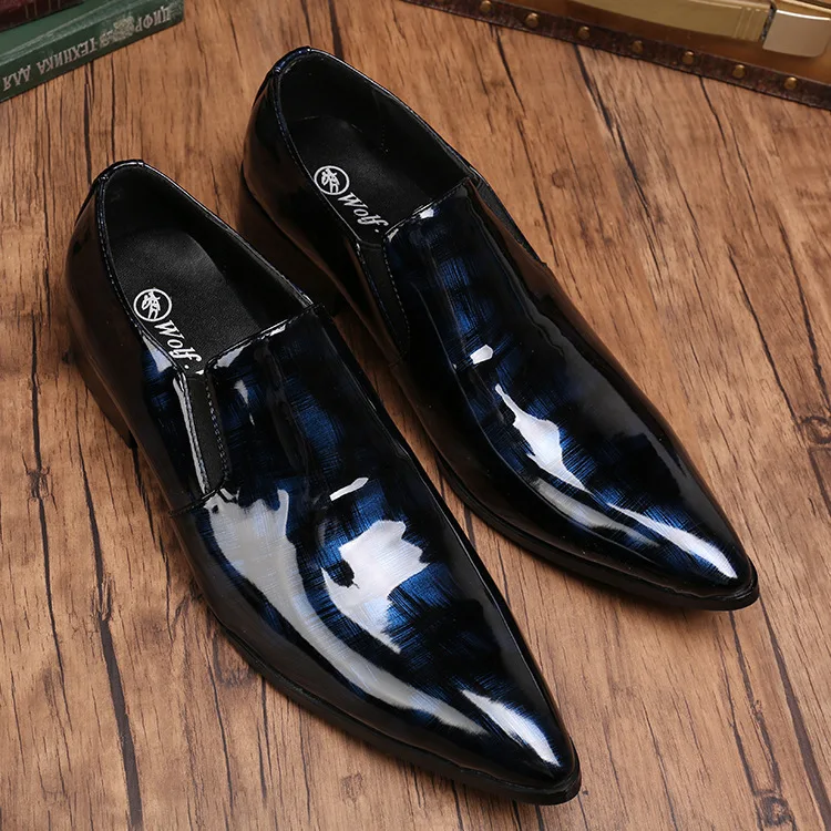 Trend Men's Korean Version of the Pointed Shoes British Wind Increased Hair Stylist Nightclub Paint Leather Shoes
Trend Men's Korean Version of the Pointed Shoes British Wind Increased Hair Stylist Nightclub Paint Leather Shoes