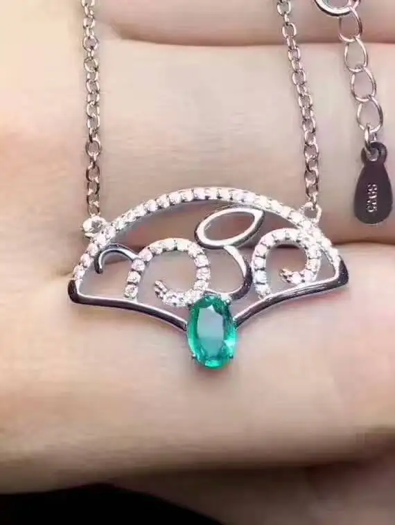

Natural green emerald gem Pendant necklace S925 silver Natural gemstone small necklace elegant fan girl dance identity jewelery