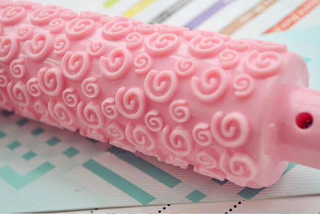 Embossed Pink Rolling Pin Decor Does Not Touch The Flattening Rod Side Stick ss636
Embossed Pink Rolling Pin Decor Does Not Touch The Flattening Rod Side Stick ss636
