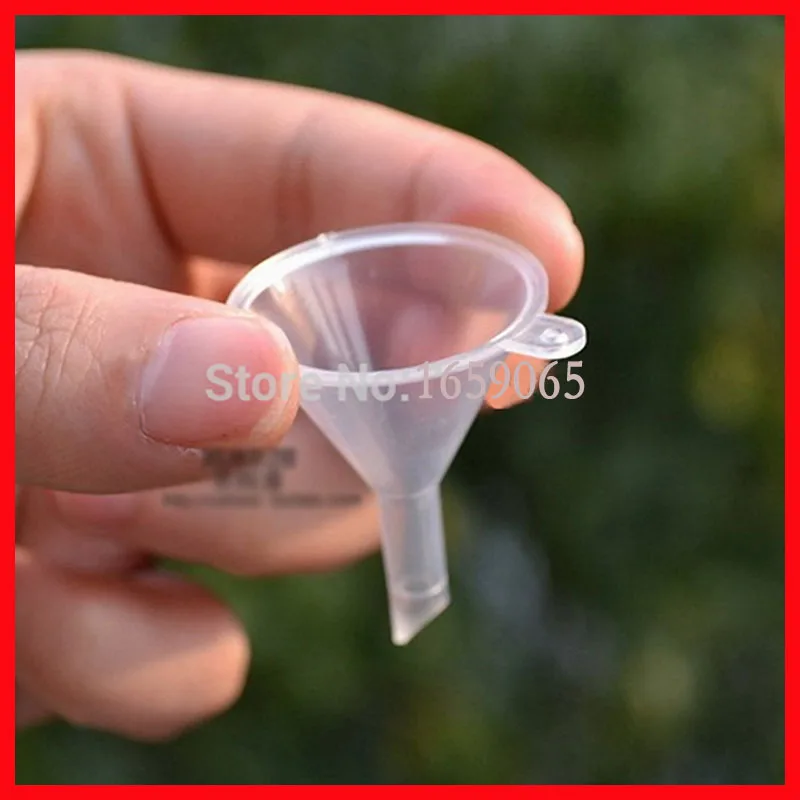 Plastic Mini Small Funnels For Perfume Liquid Essential oil filling empty bottle Refillable Bottles Packing Tool 100pcs/lot
Plastic Mini Small Funnels For Perfume Liquid Essential oil filling empty bottle Refillable Bottles Packing Tool 100pcs/lot