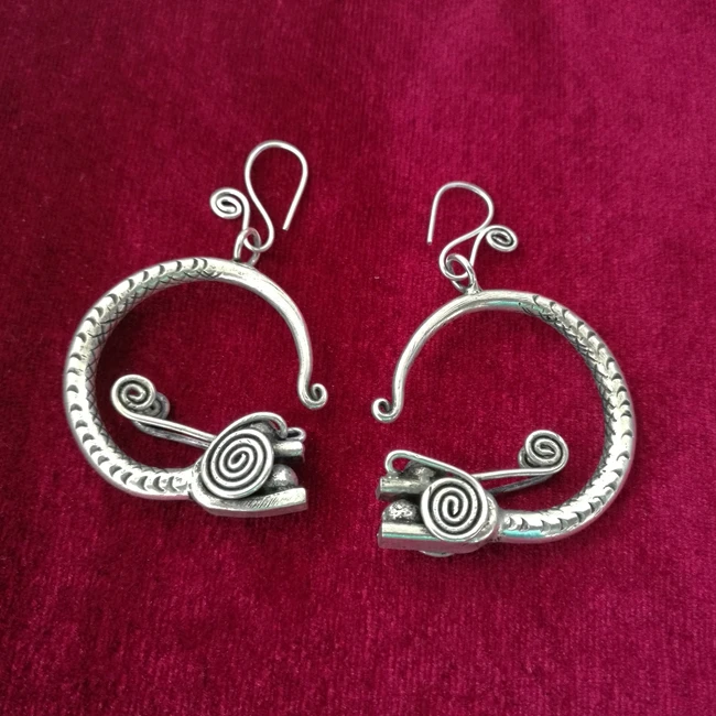 

Guizhou Yunnan Minority Wind Jewelry Vintage Court Earrings Handmade Miao Silver Personality Faucet Earrings