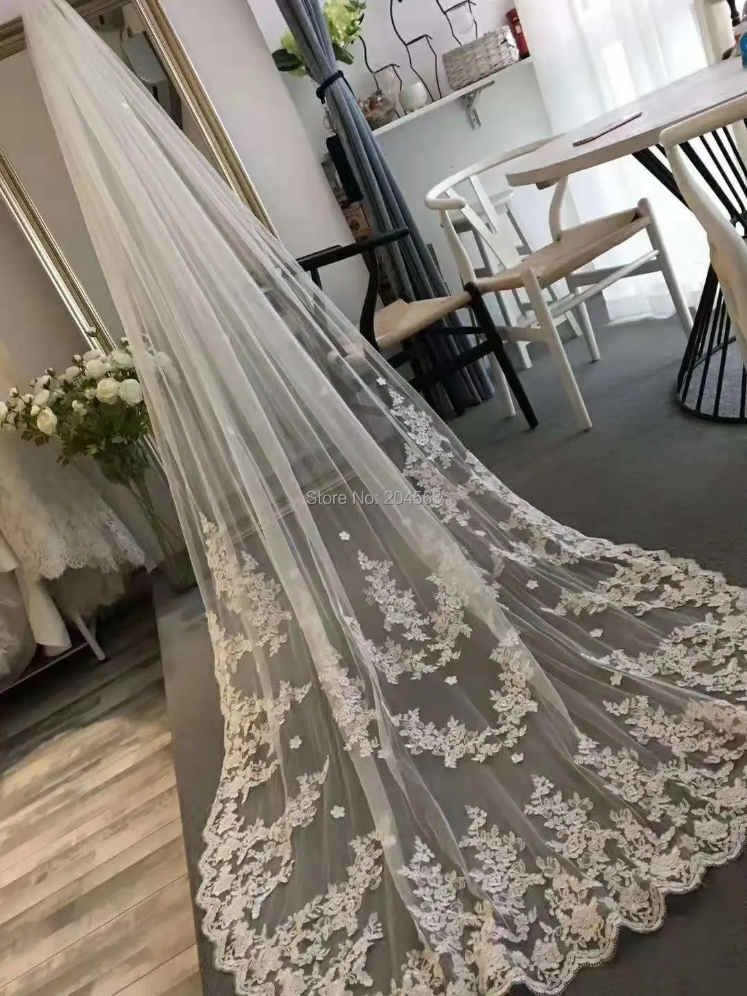 One-Layer White or Ivory Bridal Veil Lace Luxury Wedding Veils Tulle Veil for Bride
One-Layer White or Ivory Bridal Veil Lace Luxury Wedding Veils Tulle Veil for Bride