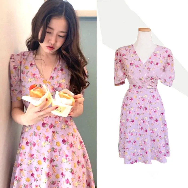 2021 summer small fresh sweet V-neck chiffon floral dress women slim waist belt a-line printed dress
2021 summer small fresh sweet V-neck chiffon floral dress women slim waist belt a-line printed dress