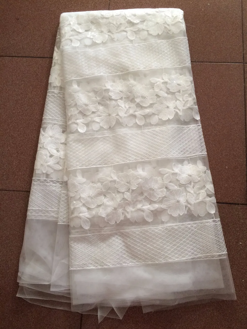 top Quality z-han91226 flower African Tulle Lace Fabric with sequins for bridal dress
top Quality z-han91226 flower African Tulle Lace Fabric with sequins for bridal dress