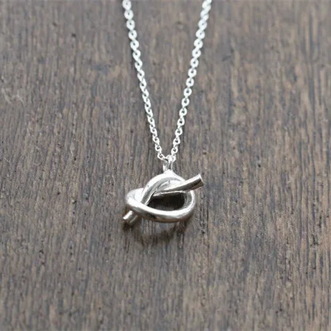 South Korean women fashion high-end contracted S925 silver necklace pendant bow knot necklace jewelry pendants gifts
South Korean women fashion high-end contracted S925 silver necklace pendant bow knot necklace jewelry pendants gifts