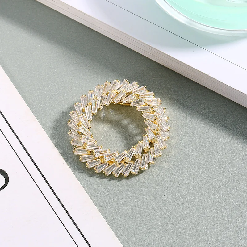 Beautiful Wreath Brooches Clear Crystal Rhinestone Pins For Wedding Bridal Dresses Clip Scarf Buckle Pin High Quality Jewelry
Beautiful Wreath Brooches Clear Crystal Rhinestone Pins For Wedding Bridal Dresses Clip Scarf Buckle Pin High Quality Jewelry