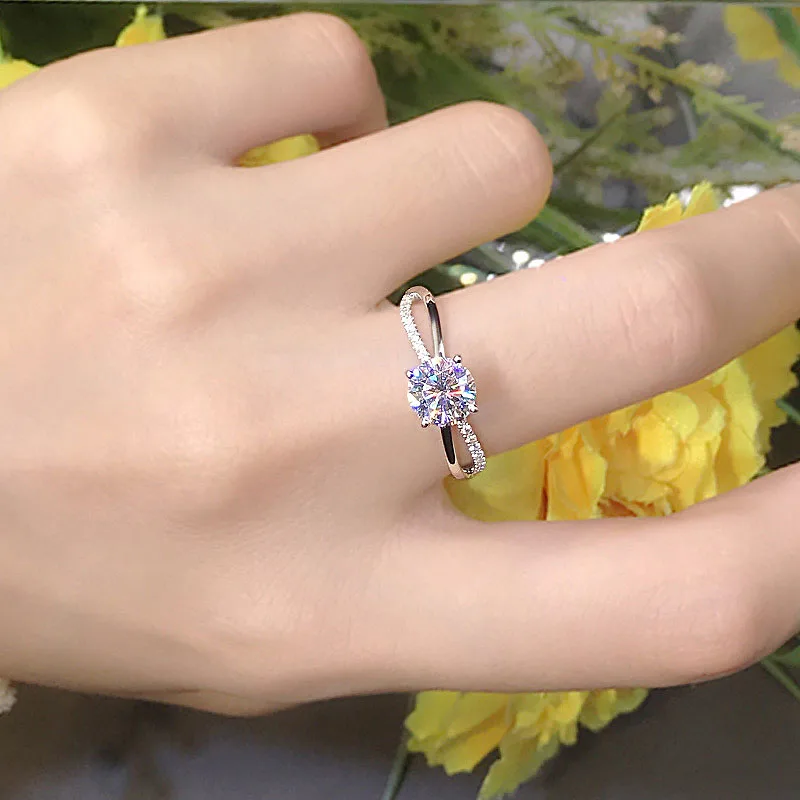 Solid 18K White Gold Round Au750 Brilliant Cut 1ct DF Moissanite 4 Prong Ring Lab Diamond Engagement Ring For Women
Solid 18K White Gold Round Au750 Brilliant Cut 1ct DF Moissanite 4 Prong Ring Lab Diamond Engagement Ring For Women