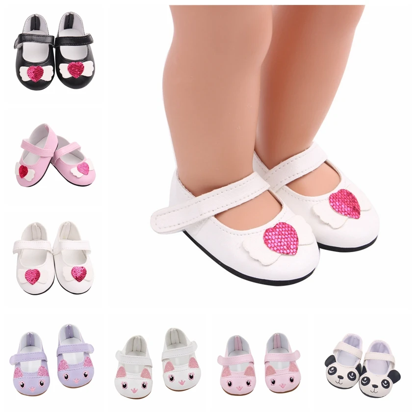 New Dolls Accessories 7cm Doll Shoes In Glitter Heart Design For 18 Inches American Dolls And 1/3 BJD Doll Baby Fashion Gift
New Dolls Accessories 7cm Doll Shoes In Glitter Heart Design For 18 Inches American Dolls And 1/3 BJD Doll Baby Fashion Gift
