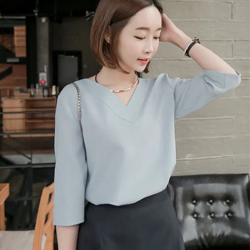 Women Casual Blouse Chic Three Quarter Sleeve Female Shirt Long Sleeve Blouse V-neck Shirts Female Tops
Women Casual Blouse Chic Three Quarter Sleeve Female Shirt Long Sleeve Blouse V-neck Shirts Female Tops