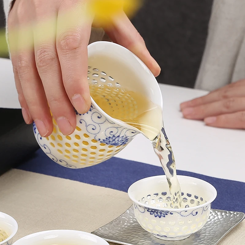TANGPIN blue-and-white ceramic teapot gaiwan tea cup for puer chinese kung fu tea set drinkware
TANGPIN blue-and-white ceramic teapot gaiwan tea cup for puer chinese kung fu tea set drinkware