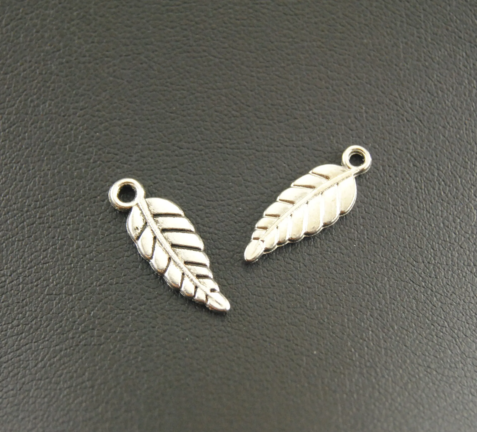 30 pcs Zinc Alloy Silver Color Plated Mini Leaf Charm DIY Metal Bracelet Necklace Jewelry Findings A985
30 pcs Zinc Alloy Silver Color Plated Mini Leaf Charm DIY Metal Bracelet Necklace Jewelry Findings A985