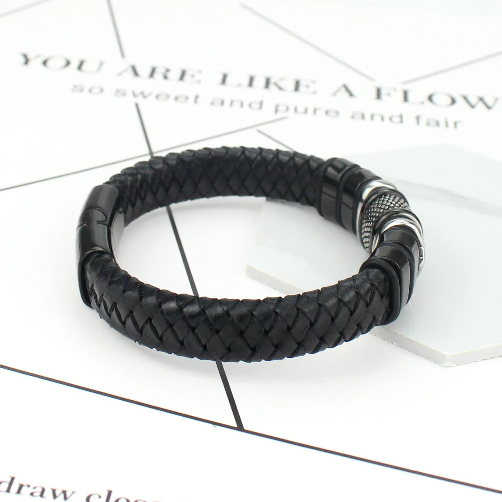 European and American Men's Personality Leather Bracelet Black Leather Titanium Steel Men's Bracelet
European and American Men's Personality Leather Bracelet Black Leather Titanium Steel Men's Bracelet