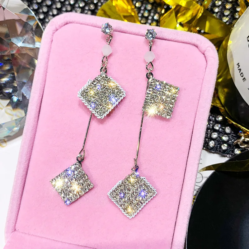 DREJEW Fashion Silver Gold Square Rhinestone Statement Earrings Christmas 925 Tassel Drop Earrings for Women Wedding Jewelry 349
DREJEW Fashion Silver Gold Square Rhinestone Statement Earrings Christmas 925 Tassel Drop Earrings for Women Wedding Jewelry 349