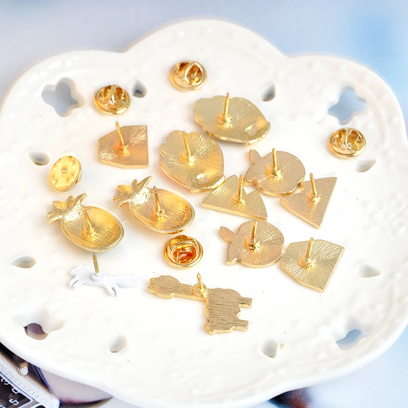 Toilet flower Sewing machine Enamel pin Palette pyramid paint Hand tools Brooch Button Denim Pin Badge Gift Jewelry
Toilet flower Sewing machine Enamel pin Palette pyramid paint Hand tools Brooch Button Denim Pin Badge Gift Jewelry