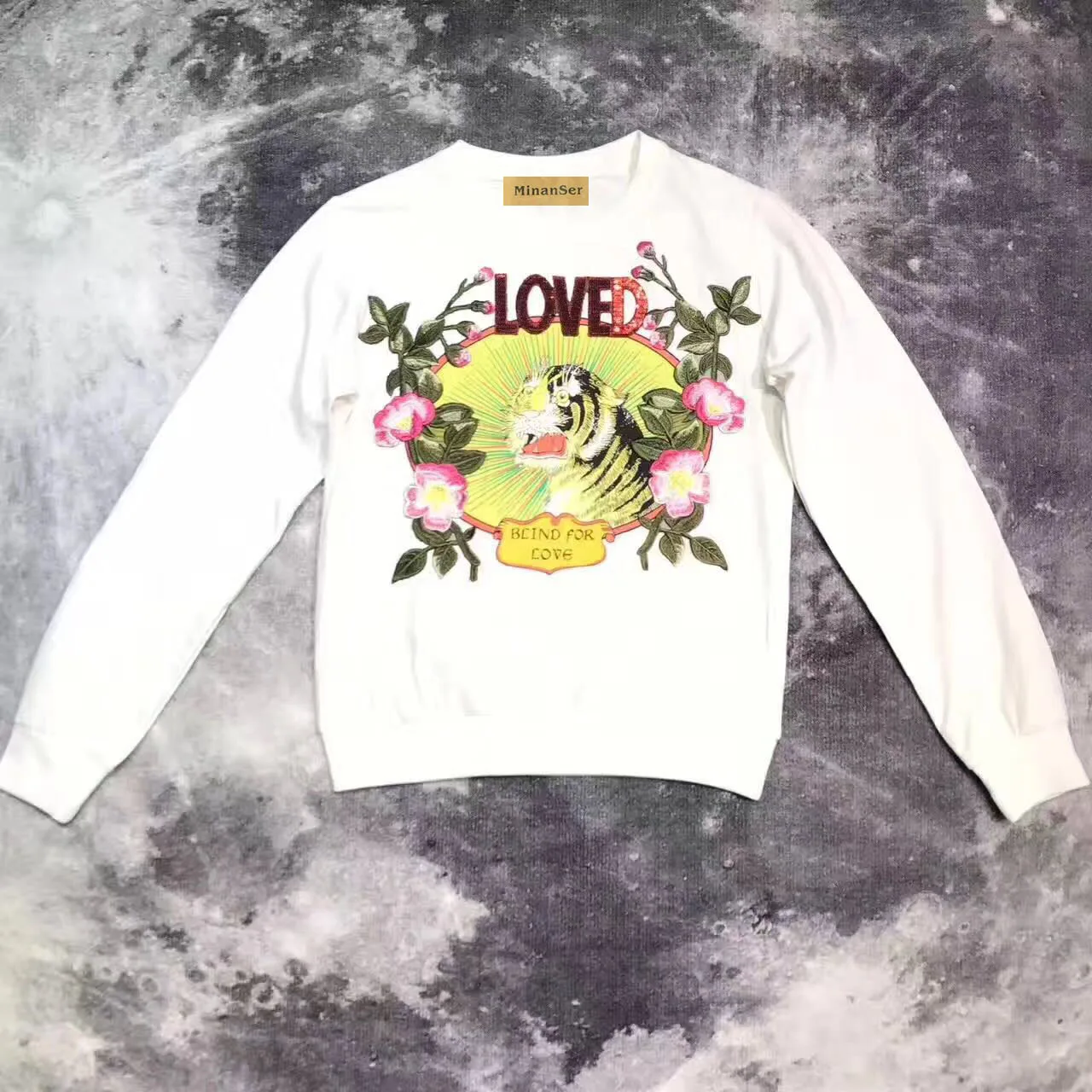2021 Women's Fall New Long Sleeve High Quality Embroidered Letter o-neck cotton fashion sweatshirt pullover
2021 Women's Fall New Long Sleeve High Quality Embroidered Letter o-neck cotton fashion sweatshirt pullover
