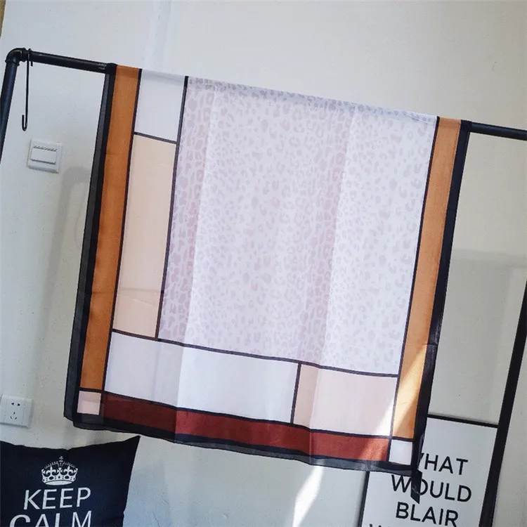 Leopard match Summer bufanda mujer Thin Sunscreen women Scarf Female Beach wheel print Simulation Silk foulard hijab Scarf Shawl
Leopard match Summer bufanda mujer Thin Sunscreen women Scarf Female Beach wheel print Simulation Silk foulard hijab Scarf Shawl