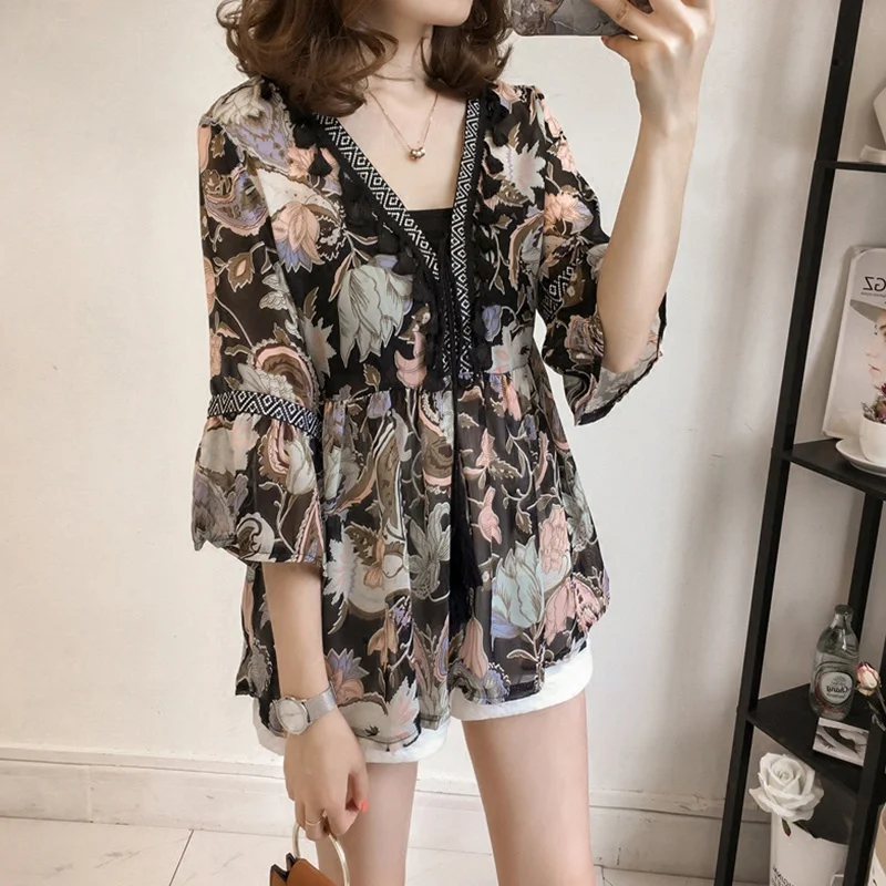 Deep V Neck Chiffon Blouse Women Three Quarter Sleeve Lace Floral Shirts Femme Blusas Mujer Summer Casual Clothes Women
Deep V Neck Chiffon Blouse Women Three Quarter Sleeve Lace Floral Shirts Femme Blusas Mujer Summer Casual Clothes Women