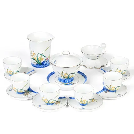 Creative Japanese Kung Fu tea sets the whole set of teapot cups household ceramic tea with simple blue and white porcelain
Creative Japanese Kung Fu tea sets the whole set of teapot cups household ceramic tea with simple blue and white porcelain