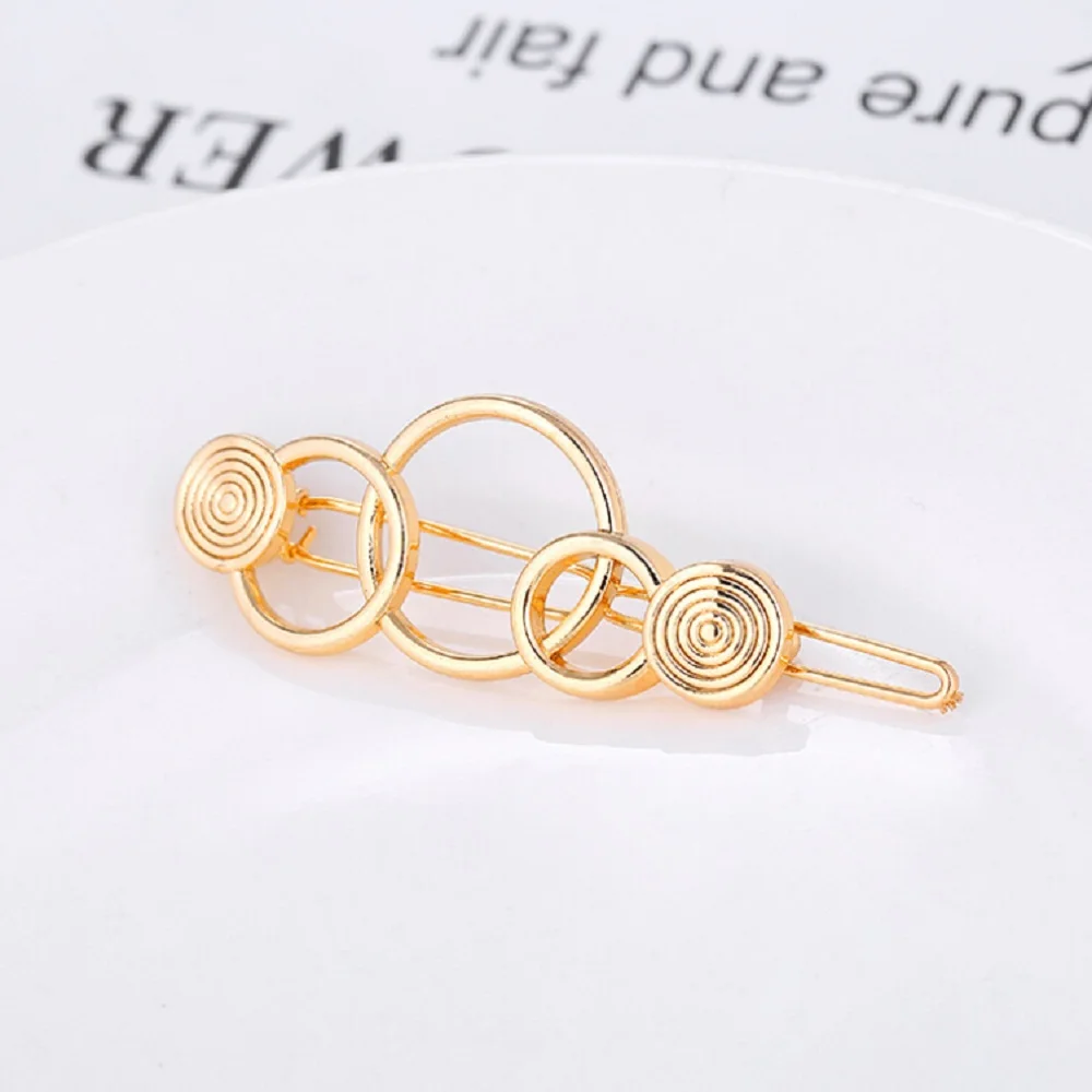 Fashion exquisite and noble temperament hollow metal hairpin geometry 3-ring hairpin women's hairpin jewelry hair accessories
Fashion exquisite and noble temperament hollow metal hairpin geometry 3-ring hairpin women's hairpin jewelry hair accessories