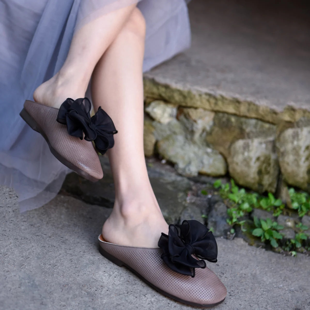 Artmu Original Butterfly-knot Women Slippers Soft Bottom New Genuine Leather Handmade Flat Sole Semi-Slippers New Sweet Shoes
Artmu Original Butterfly-knot Women Slippers Soft Bottom New Genuine Leather Handmade Flat Sole Semi-Slippers New Sweet Shoes
