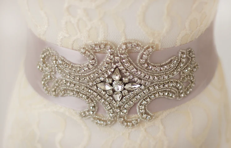 2015 new bride with luxury handmade crystal crystal wedding dress with bow belt jewelry wholesale
2015 new bride with luxury handmade crystal crystal wedding dress with bow belt jewelry wholesale